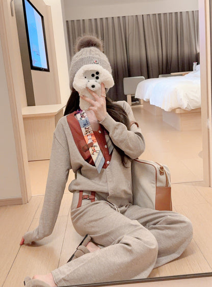 Hermes Causal Knitted Suit (With Scarf)